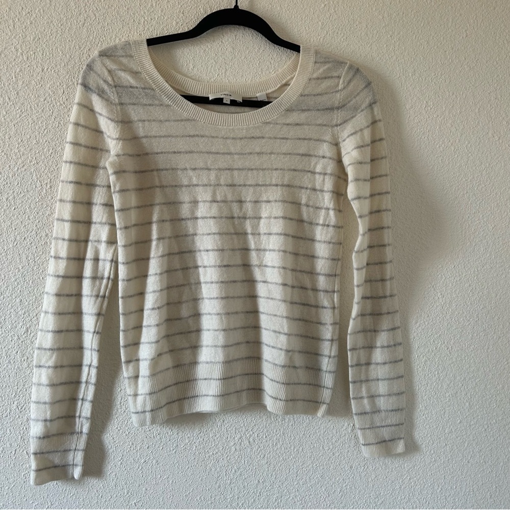 Vince 100% Cashmere Sweater Sz Small Cream Gray Striped Stretchy Dainty Cutesy